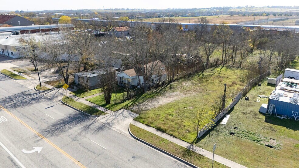 More Photos Of 919 W 2nd St, Taylor Land For Sale