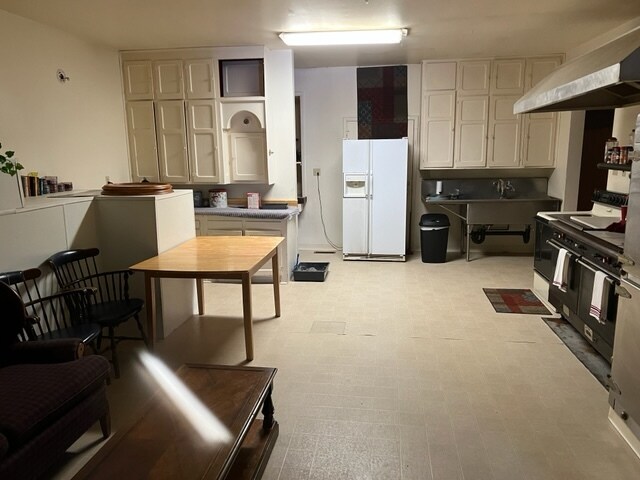 More Photos Of 506 Forest Home Dr, Francis Creek Apartments For Sale