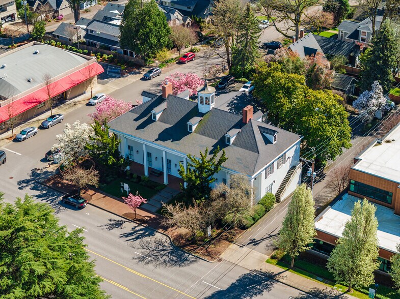 More Photos Of 600 A Ave, Lake Oswego Office For Lease