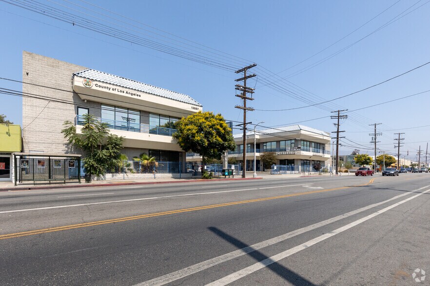 More Photos Of 13545-13557 Van Nuys Blvd, Pacoima Unknown For Lease