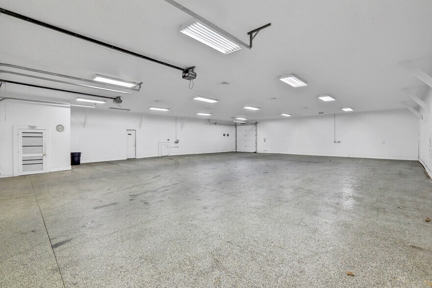 More Photos Of 269 Stone Schoolhouse Rd, Bloomingburg Warehouse For Sale