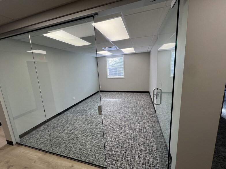 More Photos Of 20902 Mack Ave, Grosse Pointe Office For Lease