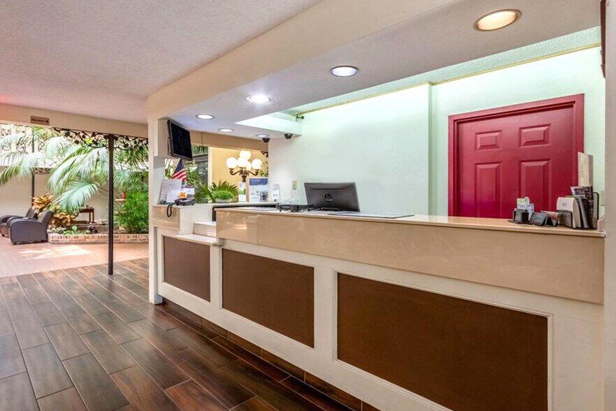 More Photos Of 658 S Westdale Dr, Wichita Hotel For Sale