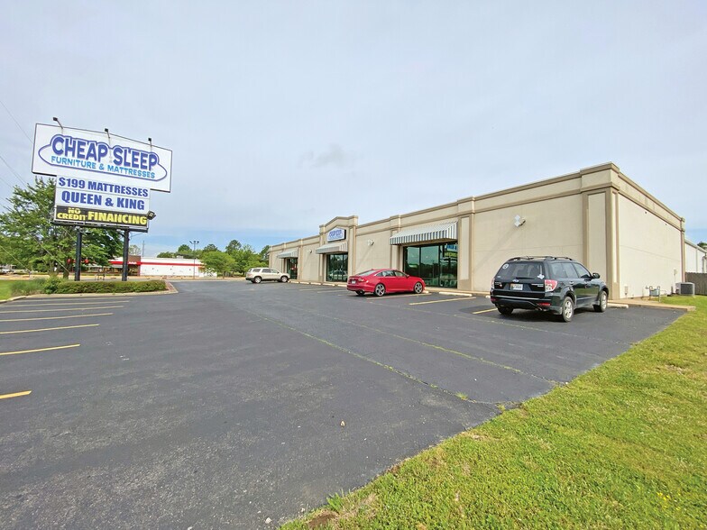 Primary Photo Of 2901 SE 14th St, Bentonville General Retail For Lease