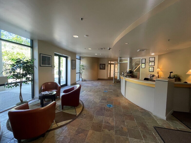 More Photos Of 6640 185th Ave NE, Redmond Flex For Sale