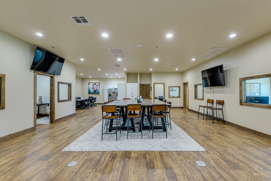 More Photos Of 1907 Cypress Creek Rd, Cedar Park Office For Sale