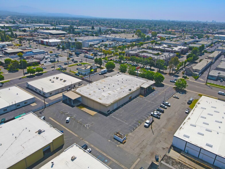 More Photos Of 1025 E Orangethorpe Ave, Anaheim Showroom For Sale