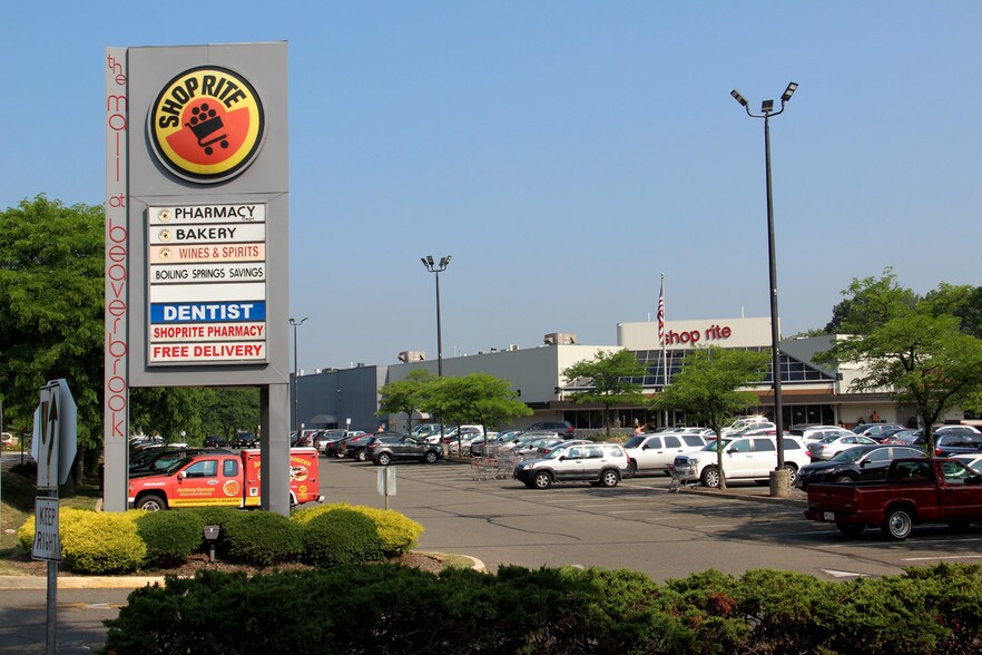 More Photos Of 60 Beaverbrook Rd, Lincoln Park Unknown For Lease