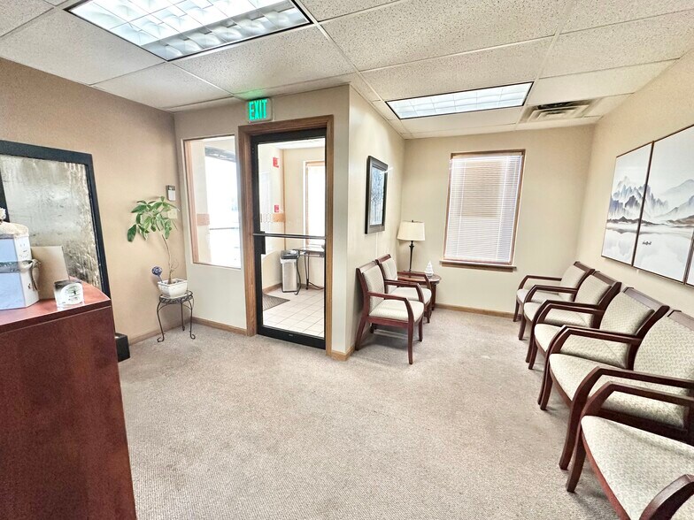 More Photos Of 8949-8979 Broadway, Merrillville Office Residential For Lease