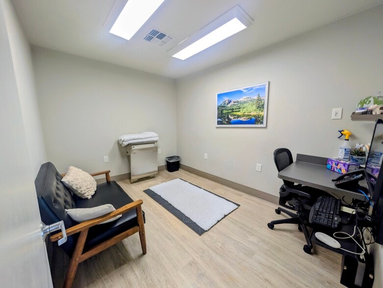 More Photos Of 4202 E Raymond St, Phoenix Service For Sale