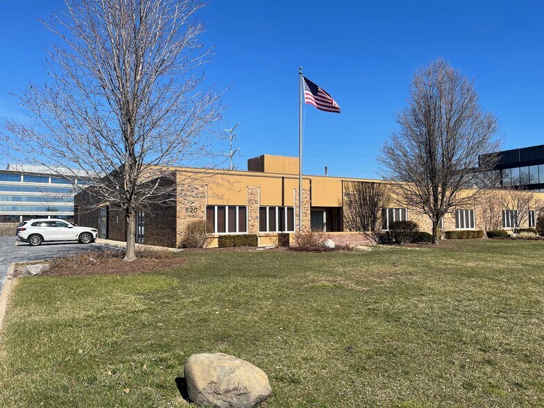 More Photos Of 620 Enterprise Dr, Oak Brook Light Distribution For Lease