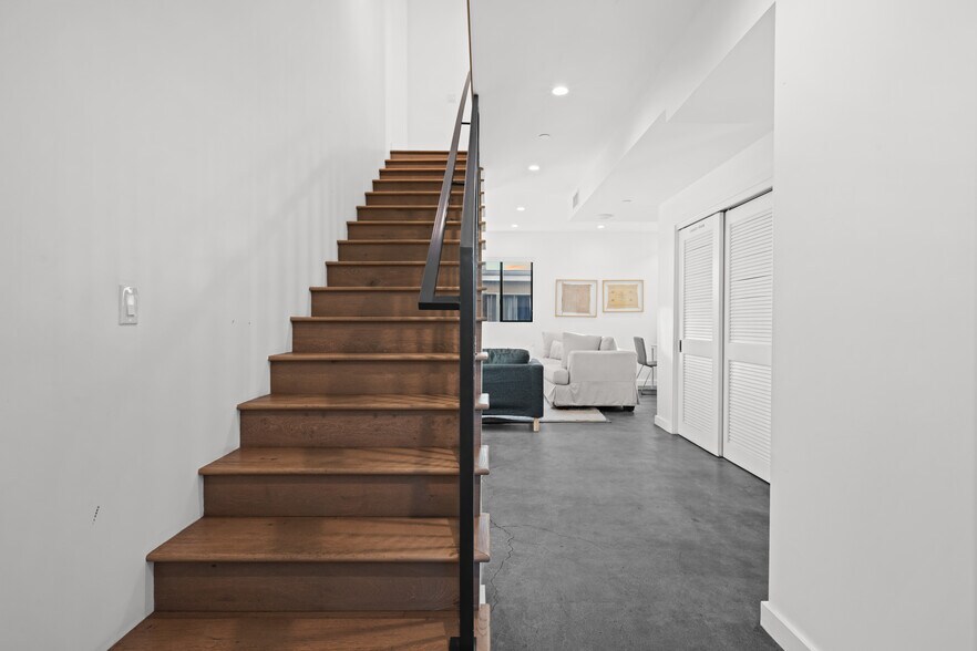 More Photos Of 2301 S Cloverdale Ave, Los Angeles Apartments For Sale