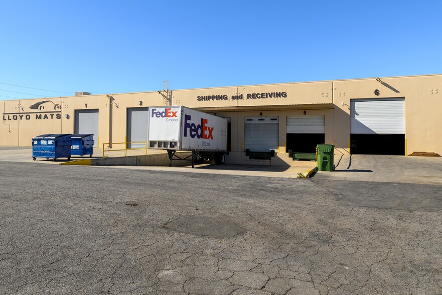 More Photos Of 19731 Nordhoff St, Northridge Warehouse For Lease