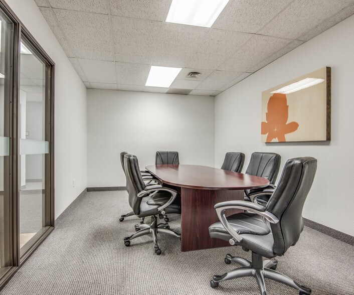 More Photos Of 9550 Forest Ln, Dallas Office For Lease