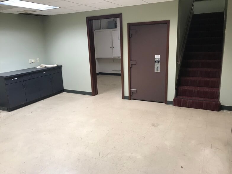 More Photos Of 933 N Broadway, Los Angeles Storefront Retail Office For Lease
