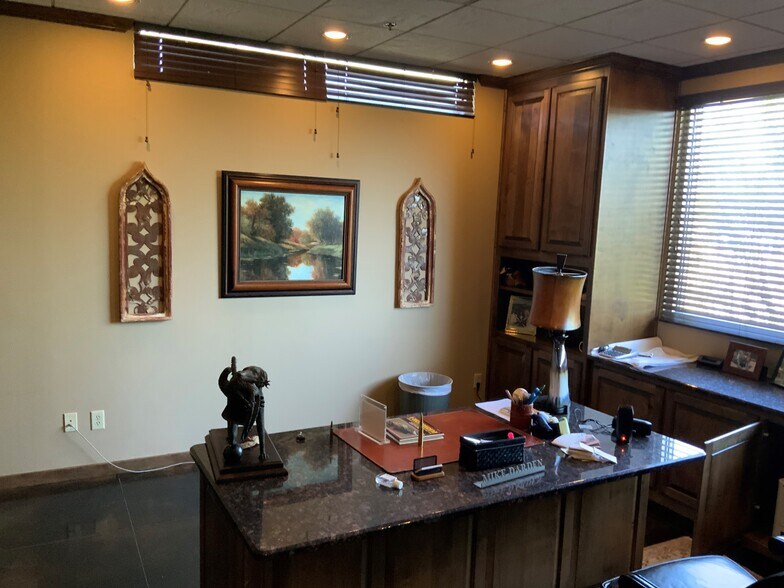 More Photos Of 2020 E Continental Blvd, Southlake Office For Lease