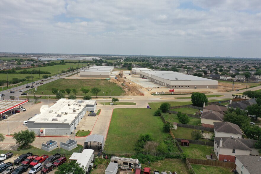 More Photos Of 21211 Clay Rd, Katy Warehouse For Lease