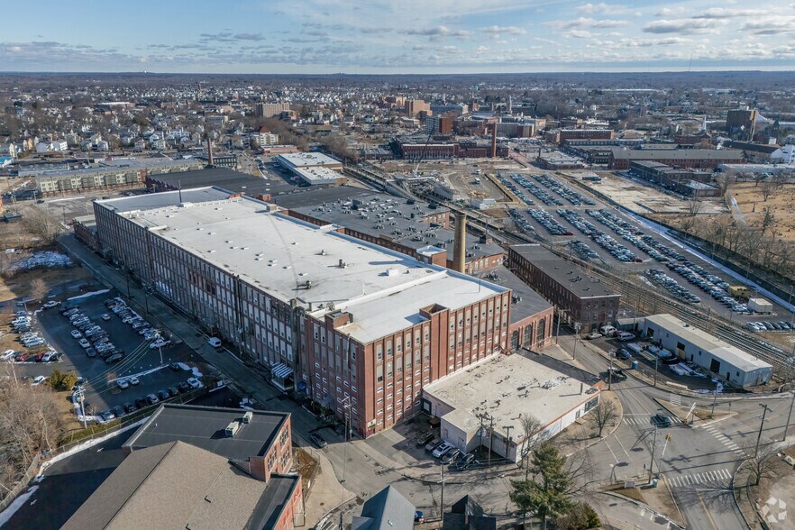 More Photos Of 209 Weeden St, Pawtucket Warehouse For Lease
