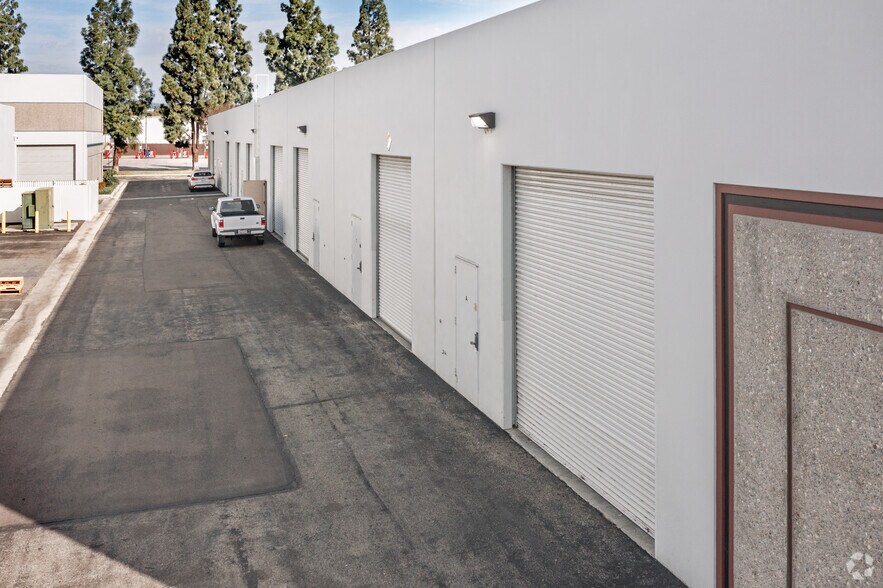 More Photos Of 1261 N Lakeview Ave, Anaheim Light Distribution For Lease