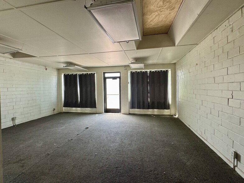 More Photos Of 253 E Main St, Klamath Falls General Retail For Sale