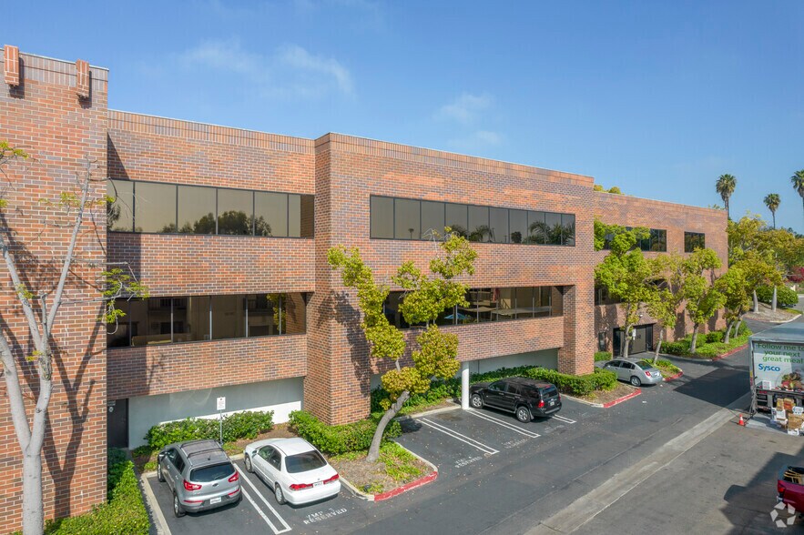 More Photos Of 2067 W Vista Way, Vista Medical For Lease