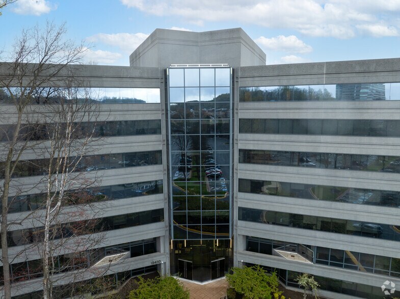 More Photos Of 12450 Fair Lakes Cir, Fairfax Office For Lease