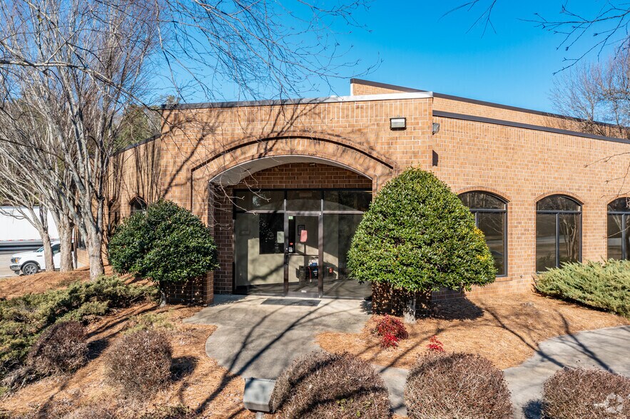 More Photos Of 3075 N Lanier Pky, Decatur Warehouse For Lease