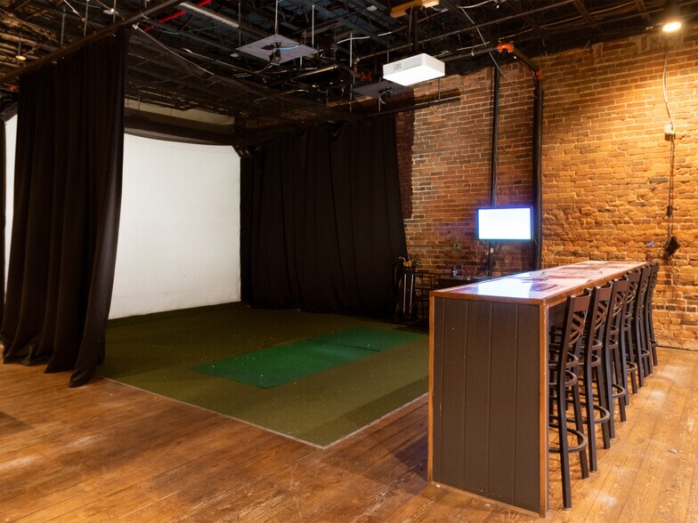 More Photos Of 15 W Washington St, Greenville Restaurant For Lease