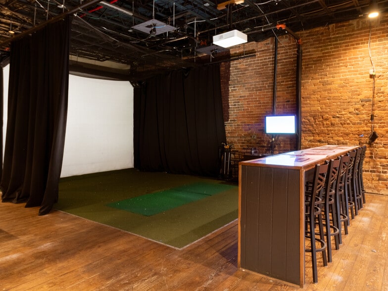 More Photos Of 15 W Washington St, Greenville Restaurant For Lease