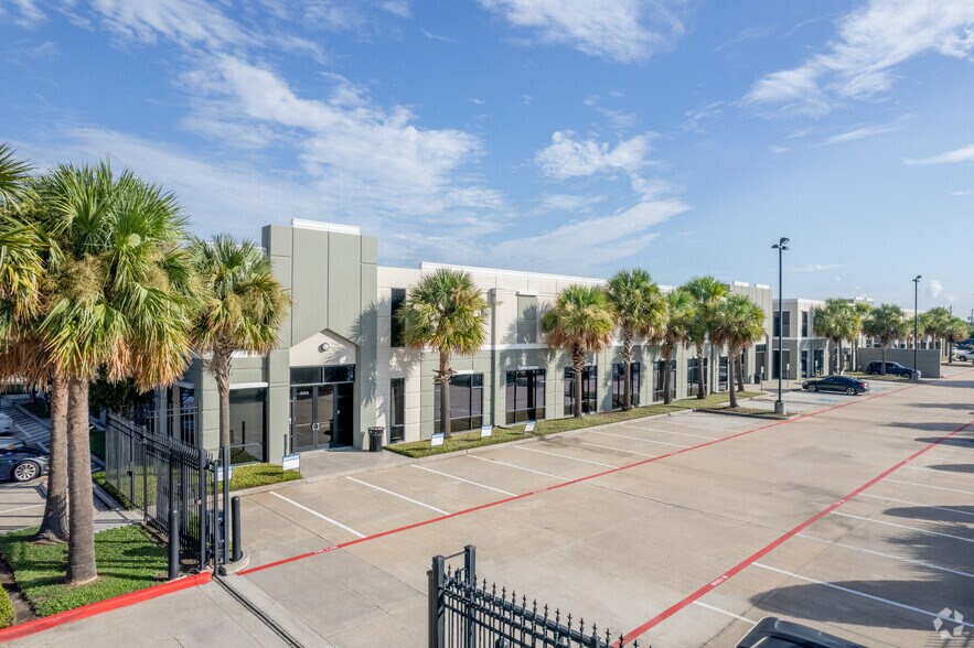 More Photos Of 16969 Texas Ave, Webster Office For Lease