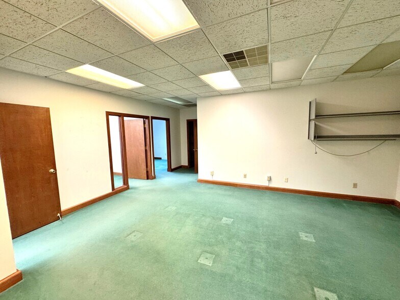 More Photos Of 4610 Femrite Dr, Madison Warehouse For Lease