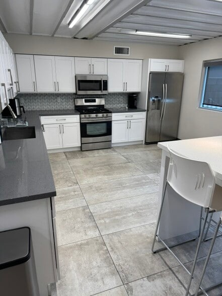 More Photos Of 823 N Harbor Blvd, Fullerton Medical For Sale