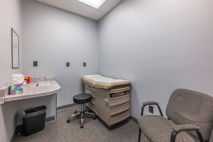 More Photos Of 2419 E High St, Springfield Storefront For Sale