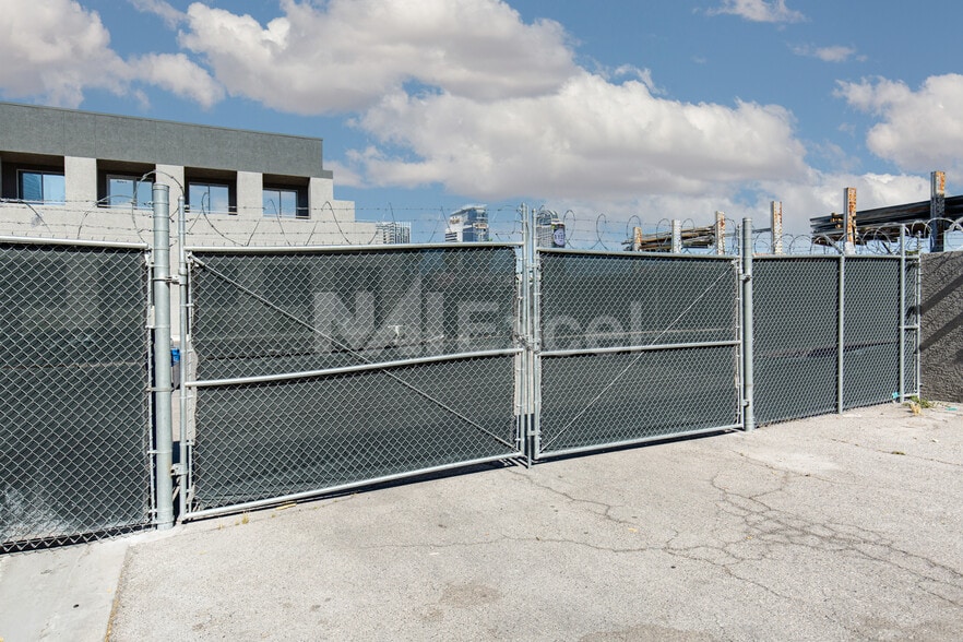 More Photos Of 3510 Cavaretta Ct, Las Vegas Warehouse For Lease