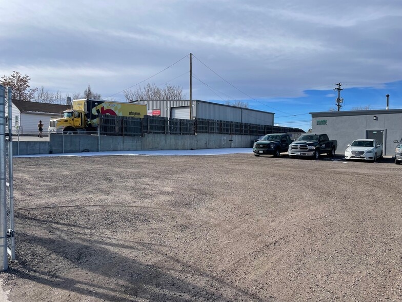 More Photos Of 5551 Newport St, Commerce City Service For Lease
