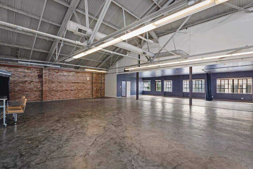 More Photos Of 301-335 8th St, San Francisco Showroom For Lease