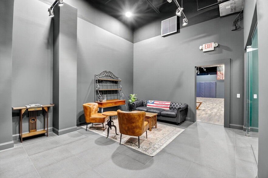 More Photos Of 2800-2890 W State Road 84, Fort Lauderdale Showroom For Sale