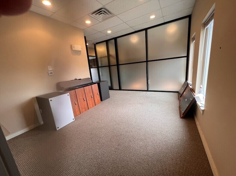 More Photos Of 211 W Matthews St, Matthews Office For Sale