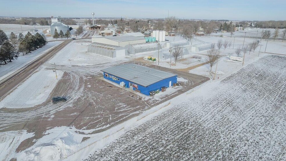 More Photos Of 100 E Jackson St, Okabena Restaurant For Sale