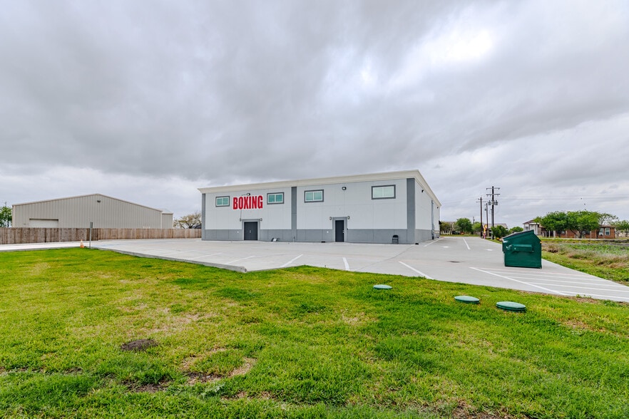 More Photos Of 2510 London Pirate rd, Corpus Christi General Retail For Lease