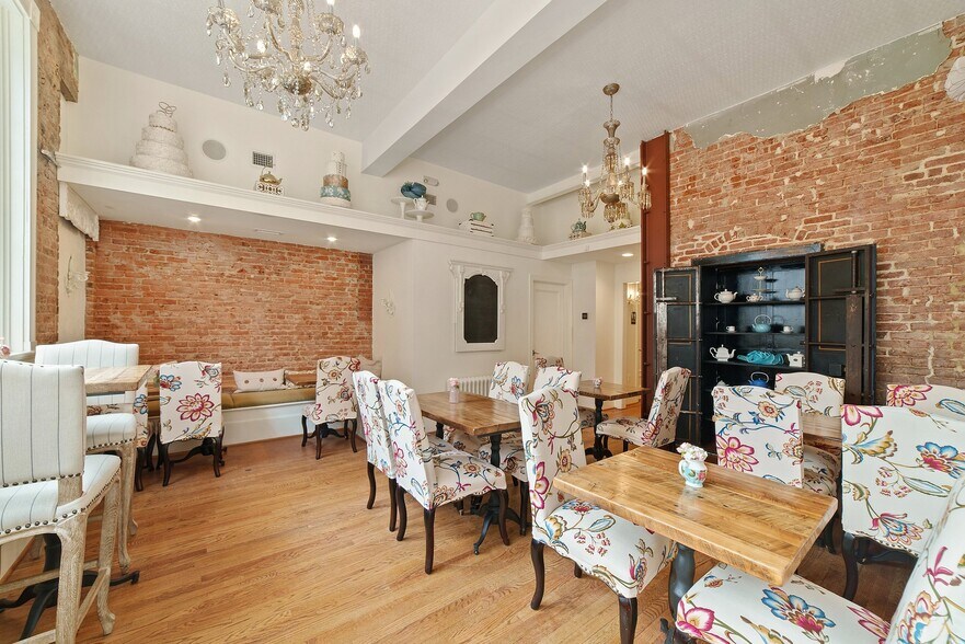 More Photos Of 12 Culpeper St, Warrenton Restaurant For Sale