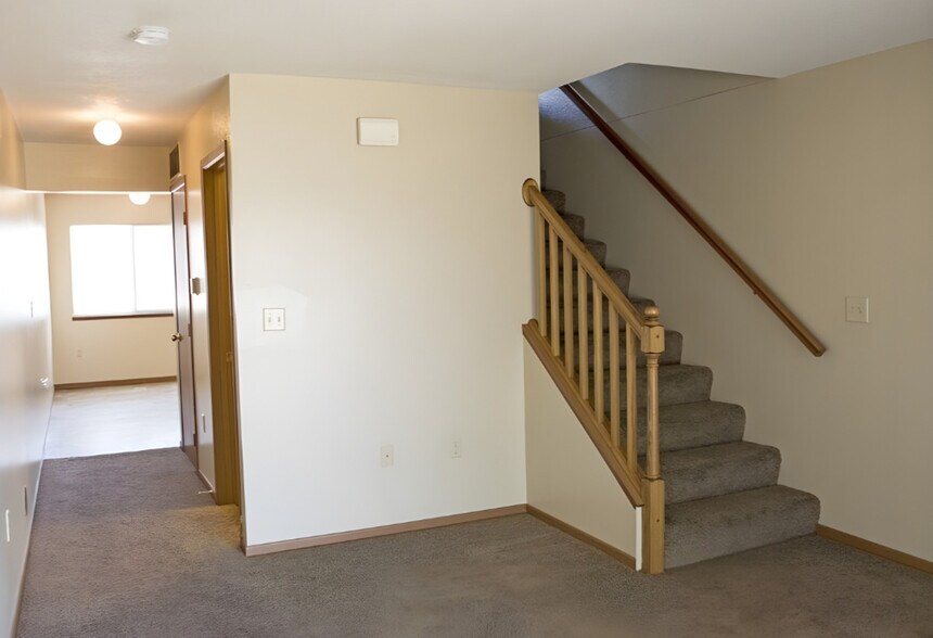 More Photos Of 1210 S Majestic View Pl, Sioux Falls Apartments For Sale