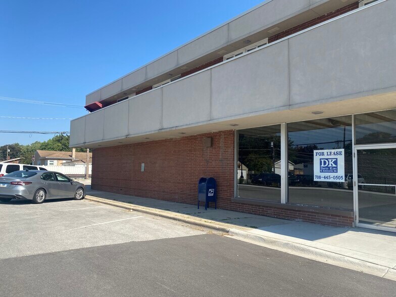 More Photos Of 9046 31st St, Brookfield Storefront Retail Office For Lease