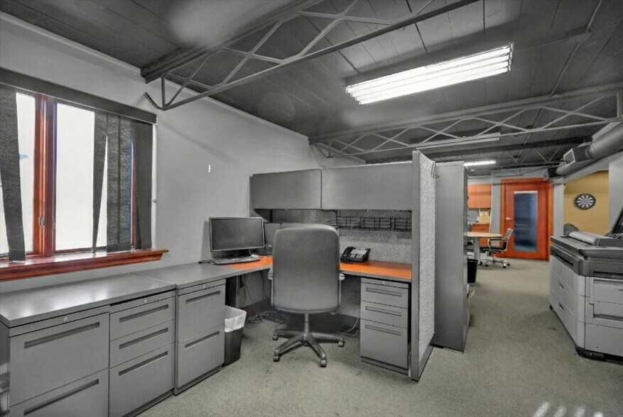 More Photos Of 426 Warren St, Reading Office For Sale