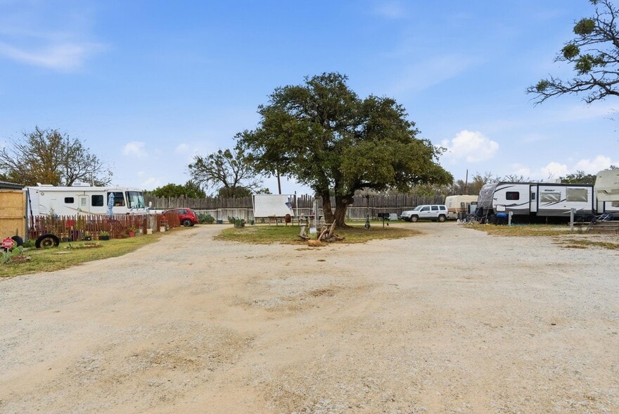 More Photos Of 395 Mary Dr, Weatherford Trailer Camper Park For Sale