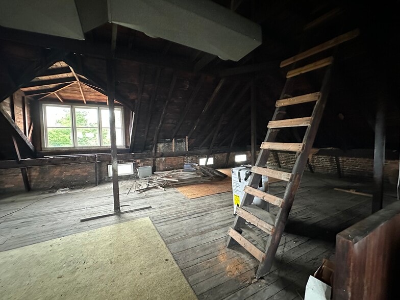 More Photos Of 537-539 S 5th St, Columbus Storefront Retail Residential For Sale