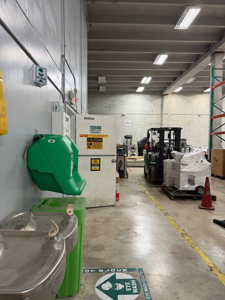 More Photos Of 2200-2202 NW 93rd Ave, Miami Warehouse For Lease