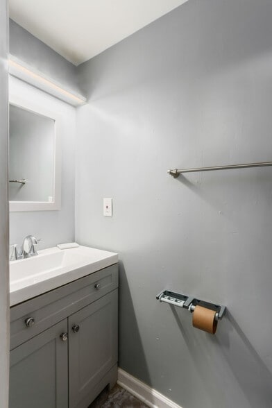 More Photos Of 1662 W Mound St, Columbus Restaurant For Sale