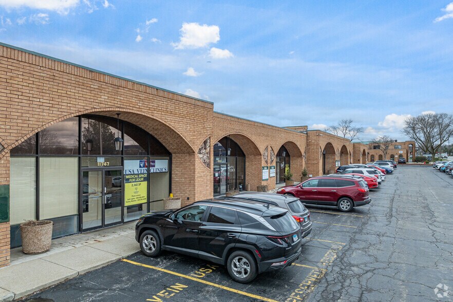 More Photos Of 11721-11761 Southwest Hwy, Palos Heights General Retail For Lease