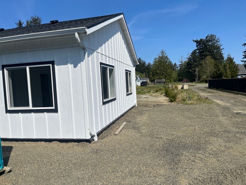 More Photos Of 1306 Melbourne Ct, Westport Multifamily For Sale